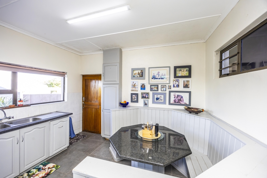 4 Bedroom Property for Sale in Beacon Bay Eastern Cape
